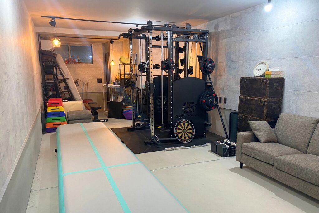 Spolog(スポログ)西新宿の内観