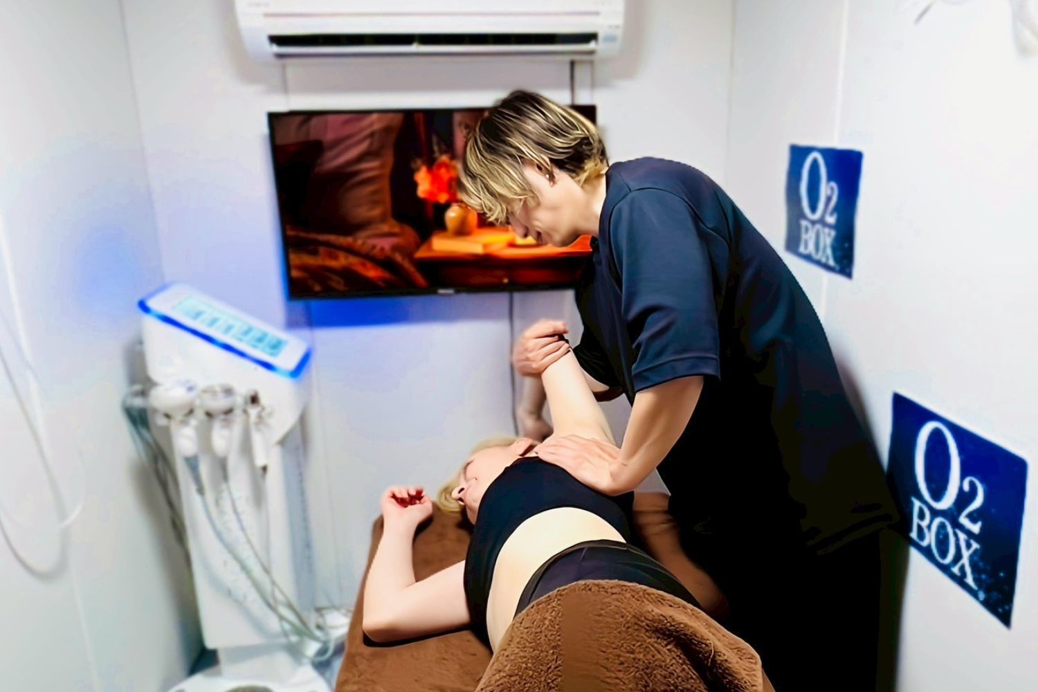 酸素ボックス(カプセル)整体の様子